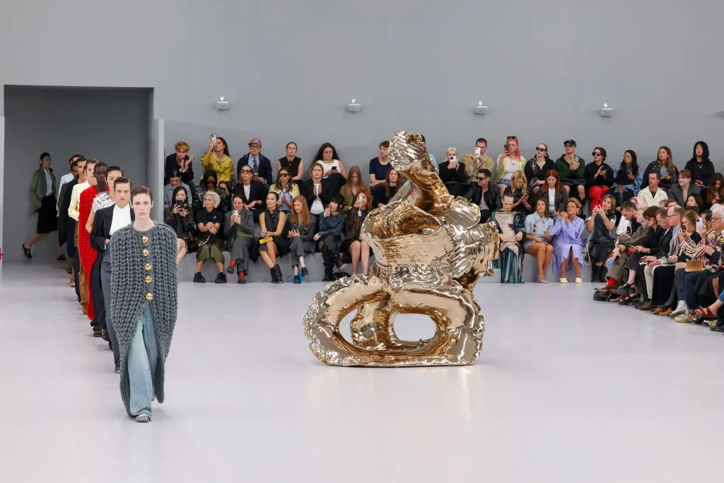 Art and Fashion Merge at Paris Fashion Week: Lynda Benglis and Magdalena Abakanowicz’s Sculptures Steal the Spotlight